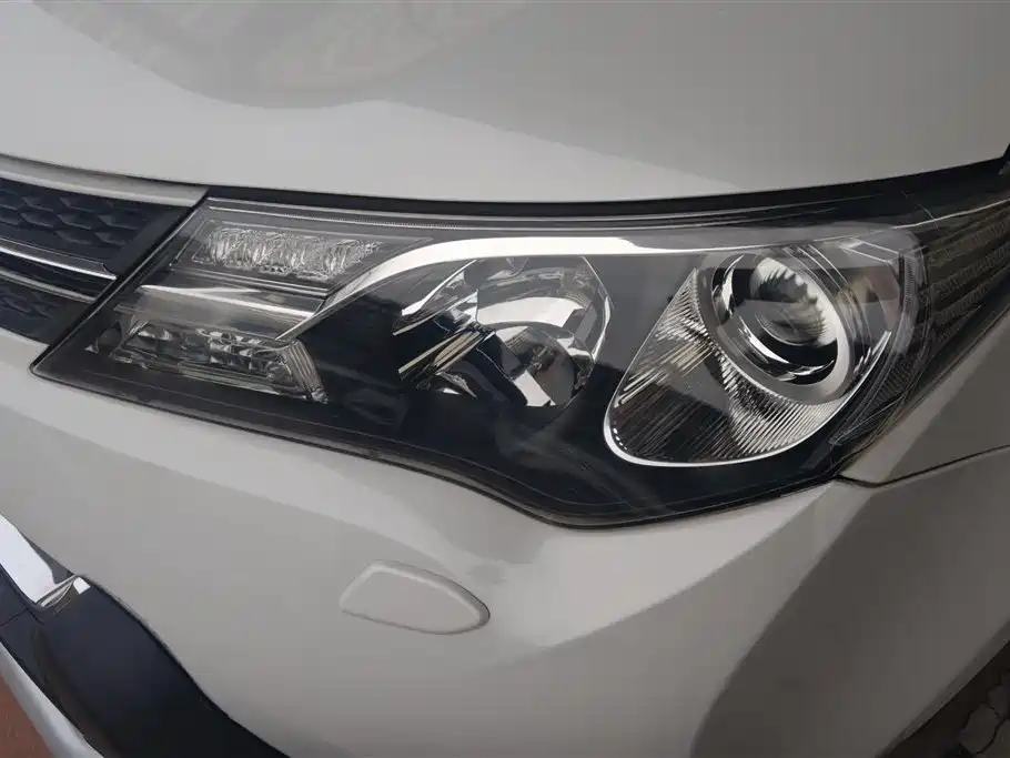 Toyota RAV4 2015 — фото 5