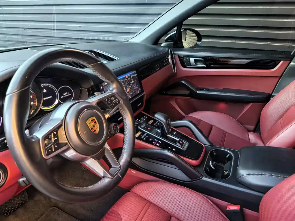 Porsche Cayenne Hybrid 2022 — фото 13