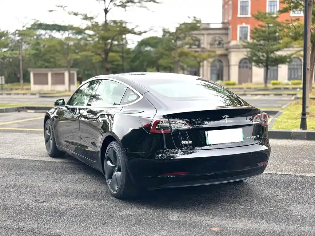 Tesla Model 3 2022 — фото 9