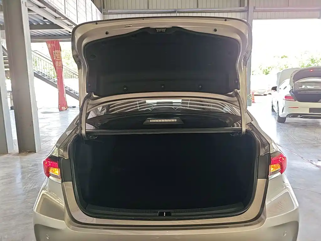 Toyota Corolla 2023 — фото 19