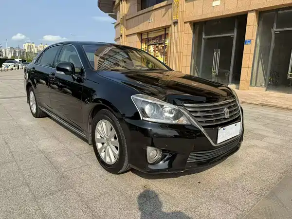 Toyota Crown 2013