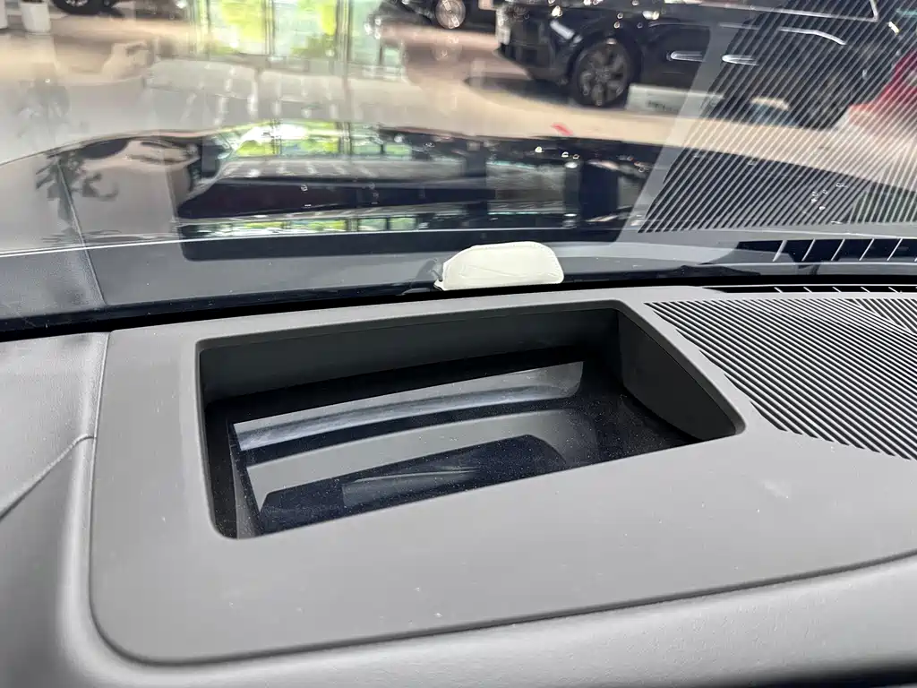 BMW 5 Series 2025 — фото 14