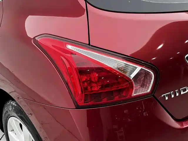 Nissan Tiida 2015 — фото 24