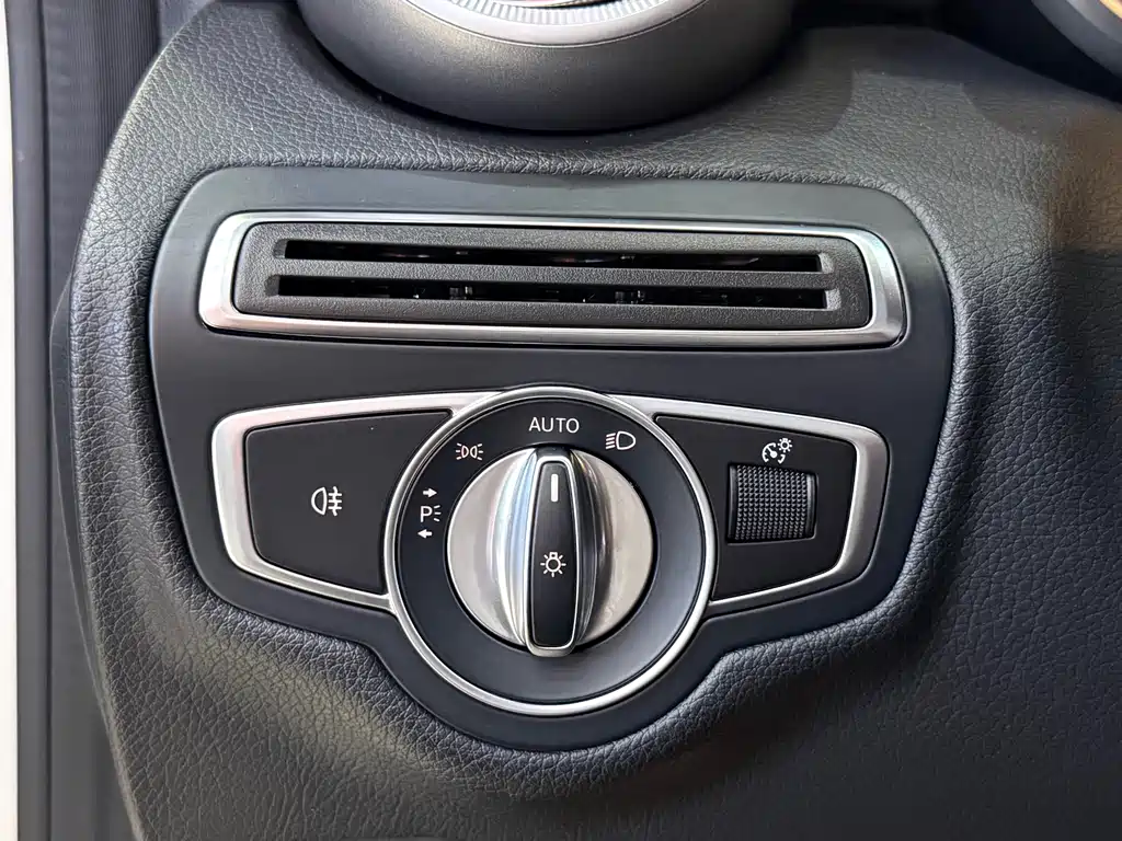 Mercedes-Benz C-Class 2019 — фото 13