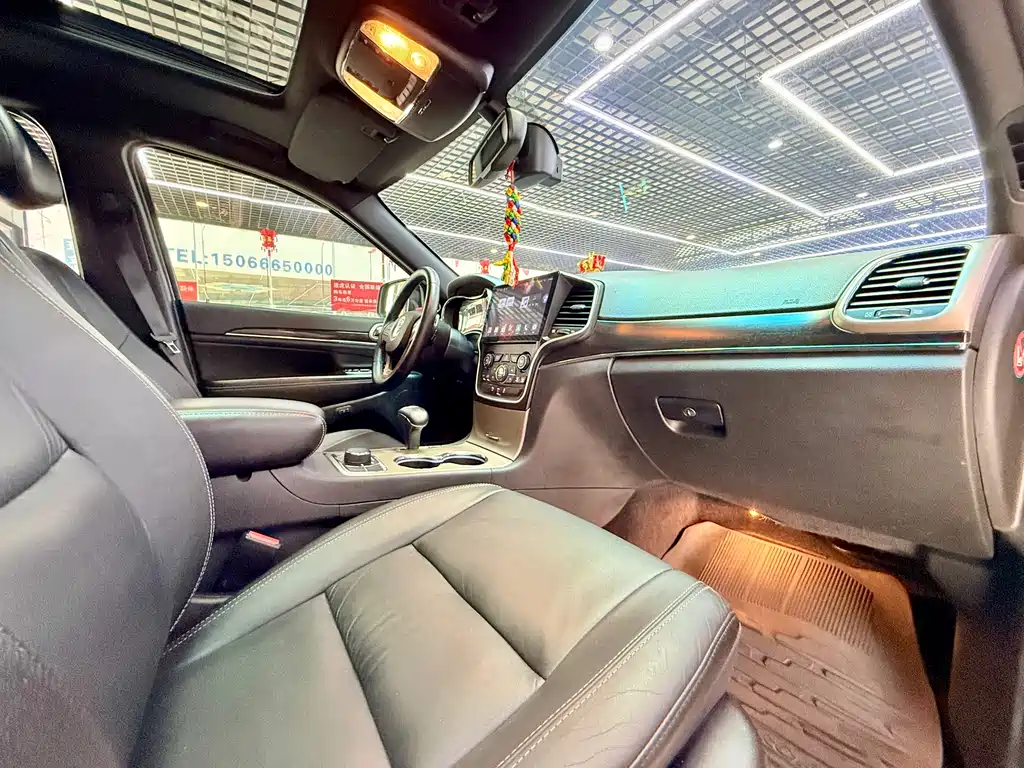Jeep Grand Cherokee 2014 — фото 14