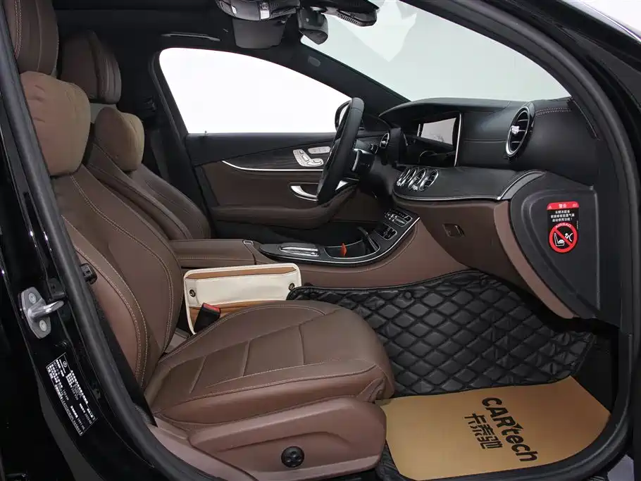 Mercedes-Benz E-Class 2023 — фото 18