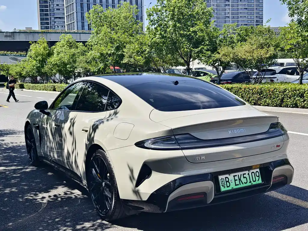 Xiaomi SU7 2025