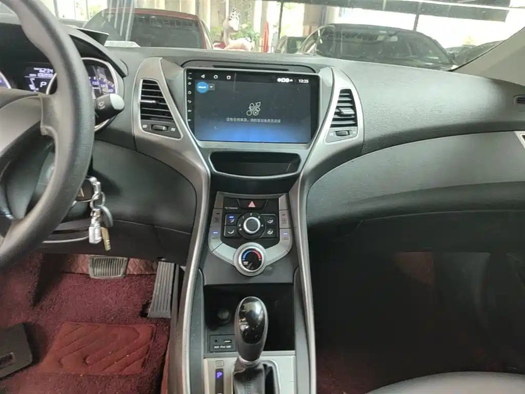 Hyundai Elantra Langdong 2016 — фото 13