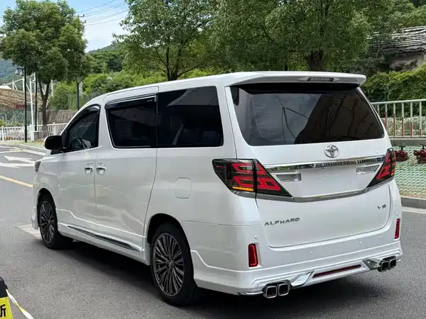 Toyota Alphard 2015