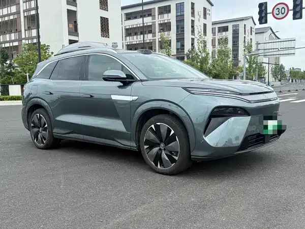 BYD Tang L 2025
