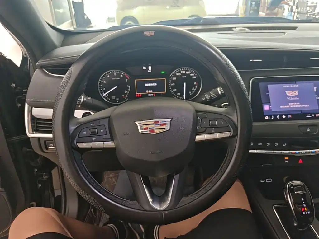 Cadillac XT4 2021 — фото 11