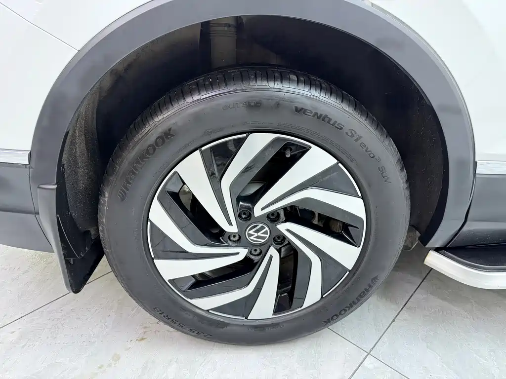 Volkswagen Tiguan L 2023 — фото 23