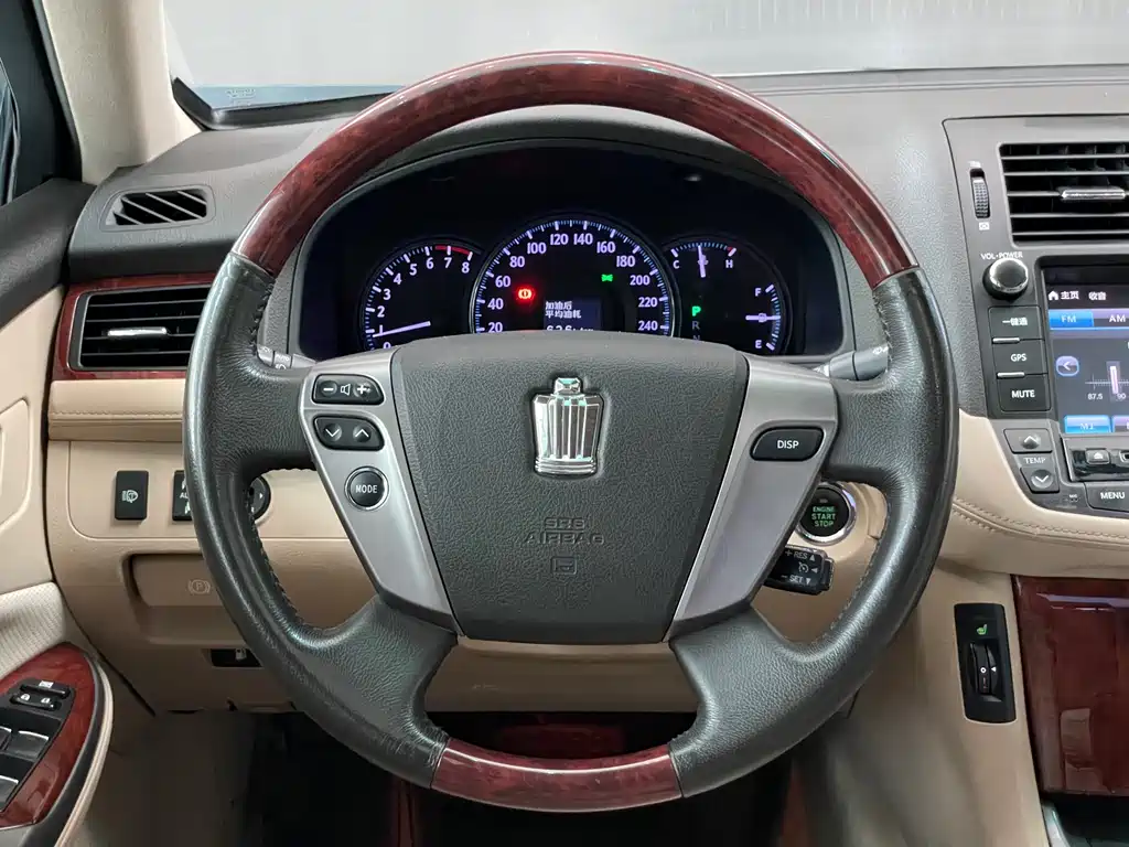 Toyota Crown 2015 — фото 13
