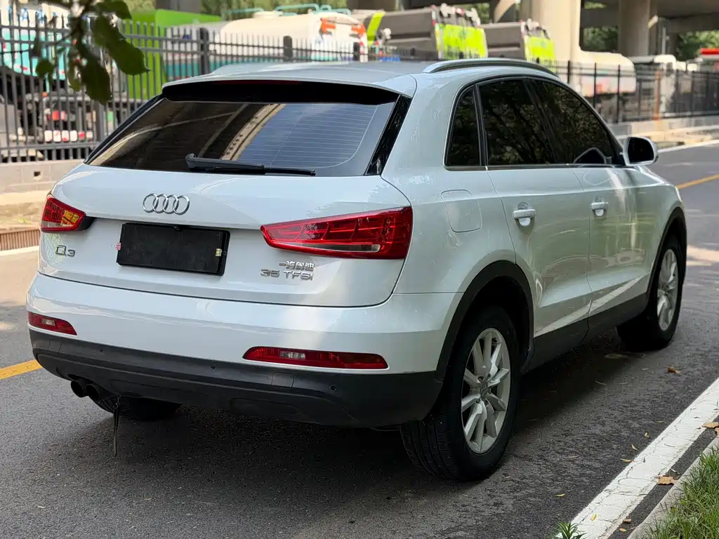 Audi Q3 2014 — фото 11