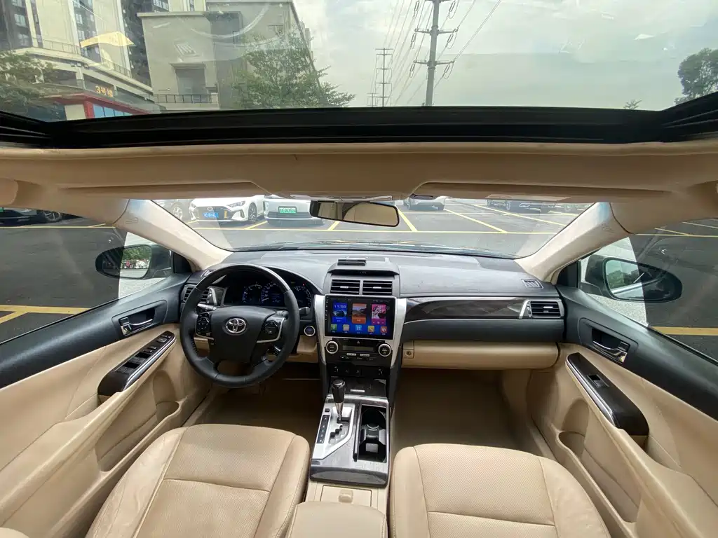 Toyota Camry 2014 — фото 12