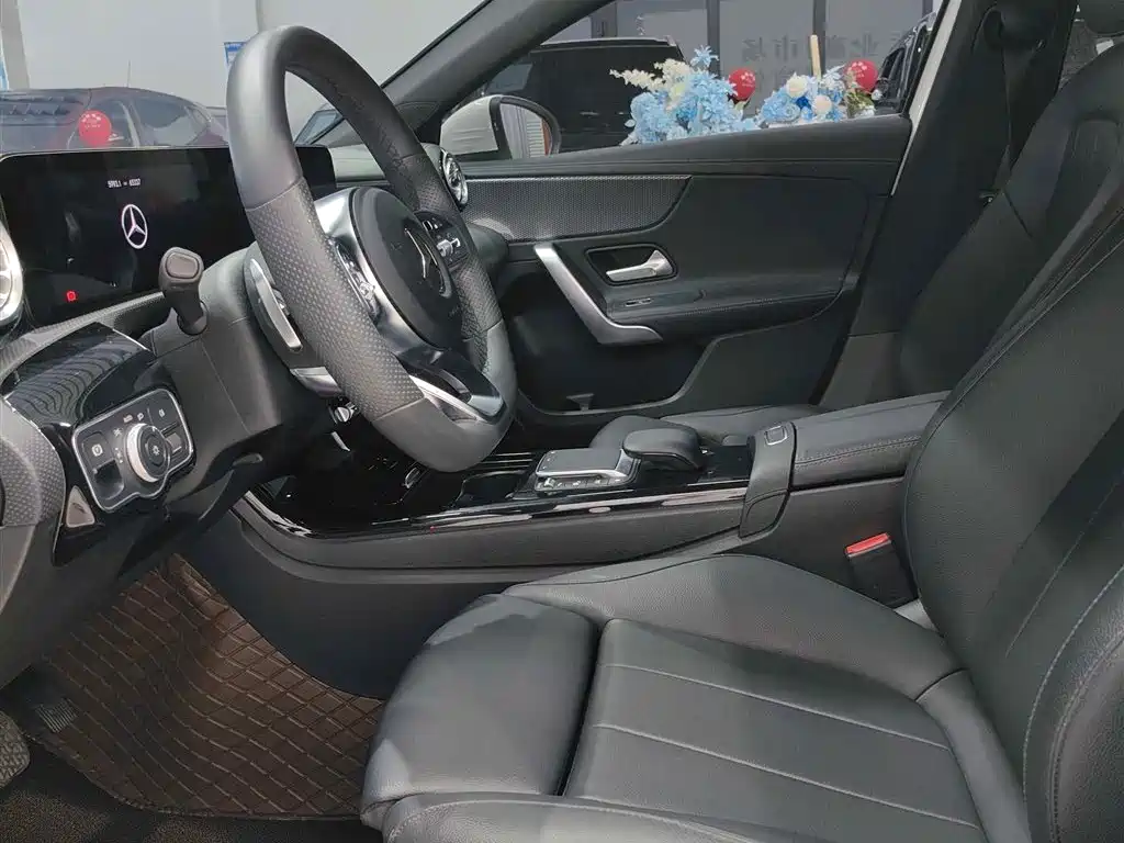 Mercedes-Benz A-Class 2022 — фото 7