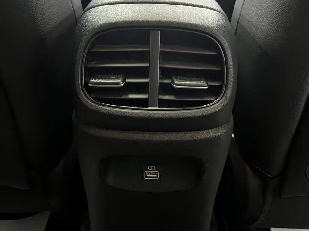 Hyundai Elantra 2022 — фото 17