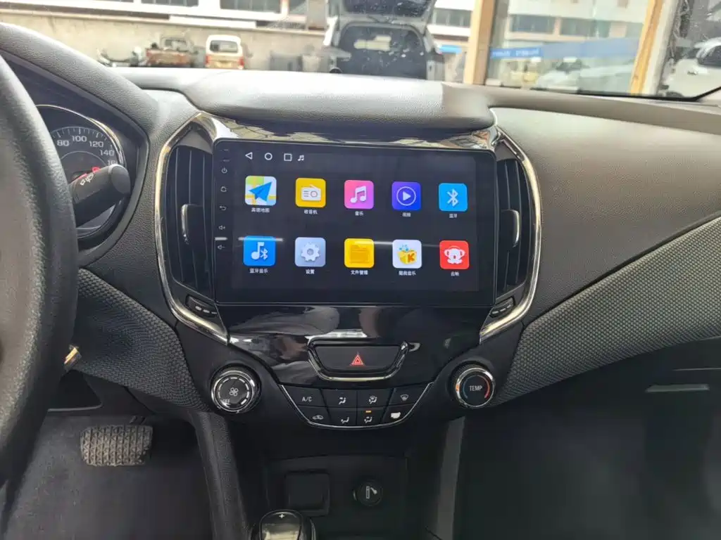 Chevrolet Cruze 2018 — фото 10