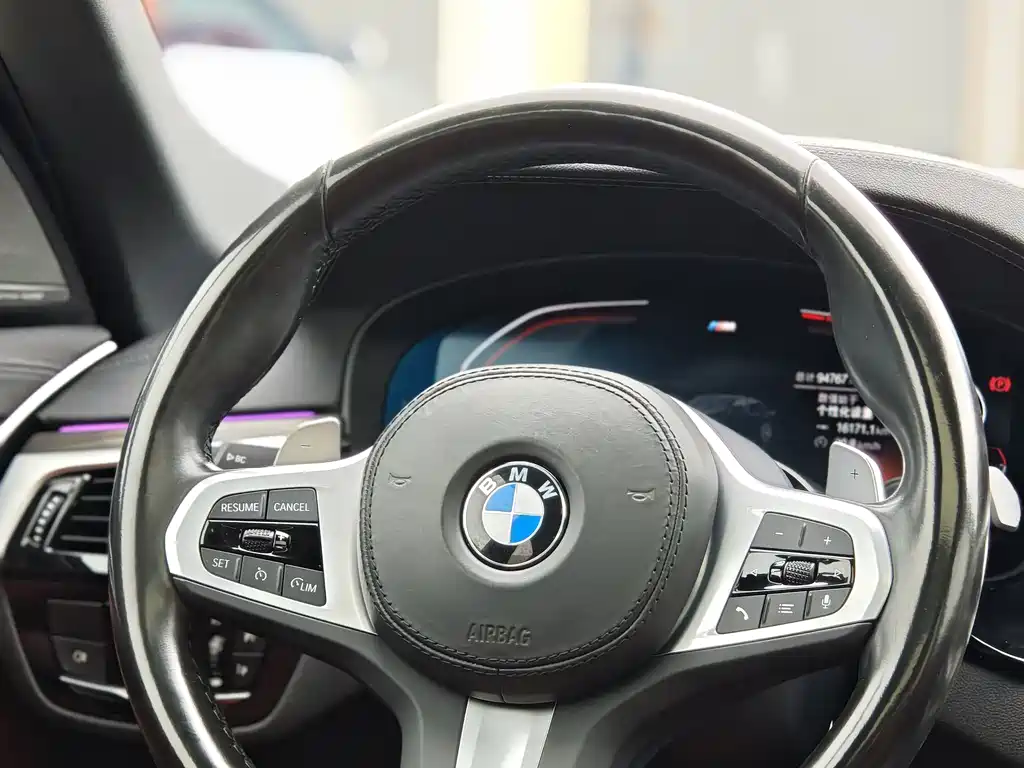 BMW 5 Series 2022 — фото 16