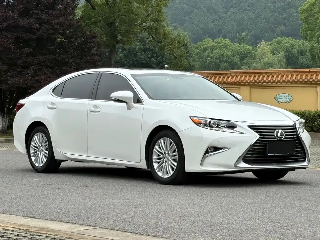 Lexus ES 2017 — фото 3