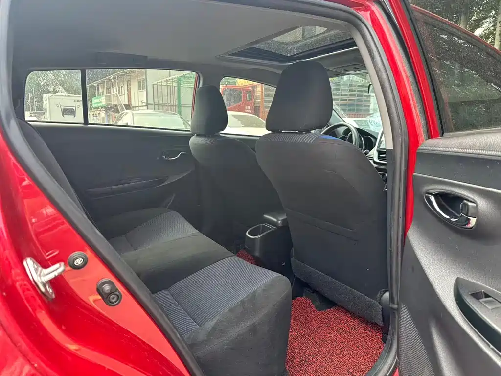 Toyota Yaris L 2018 — фото 15