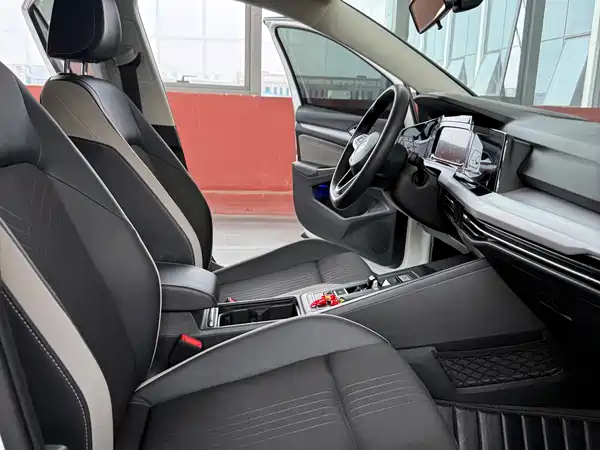 Volkswagen Golf 2023