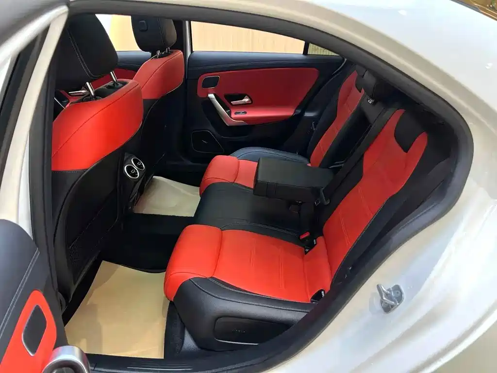 Mercedes-Benz A-Class AMG 2024 — фото 6