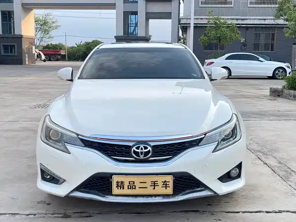 Toyota Reiz 2015