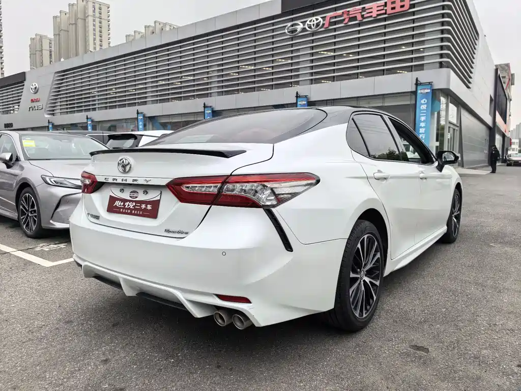 Toyota Camry 2019 — фото 9