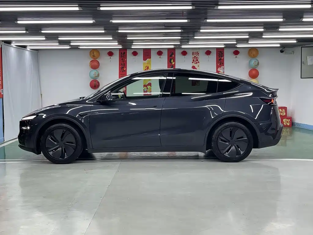 Tesla Model Y 2025 — фото 4