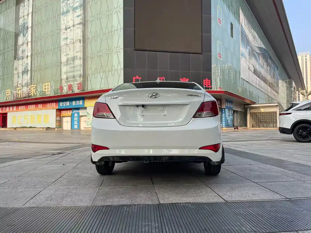 Hyundai Verna 2015 — фото 8