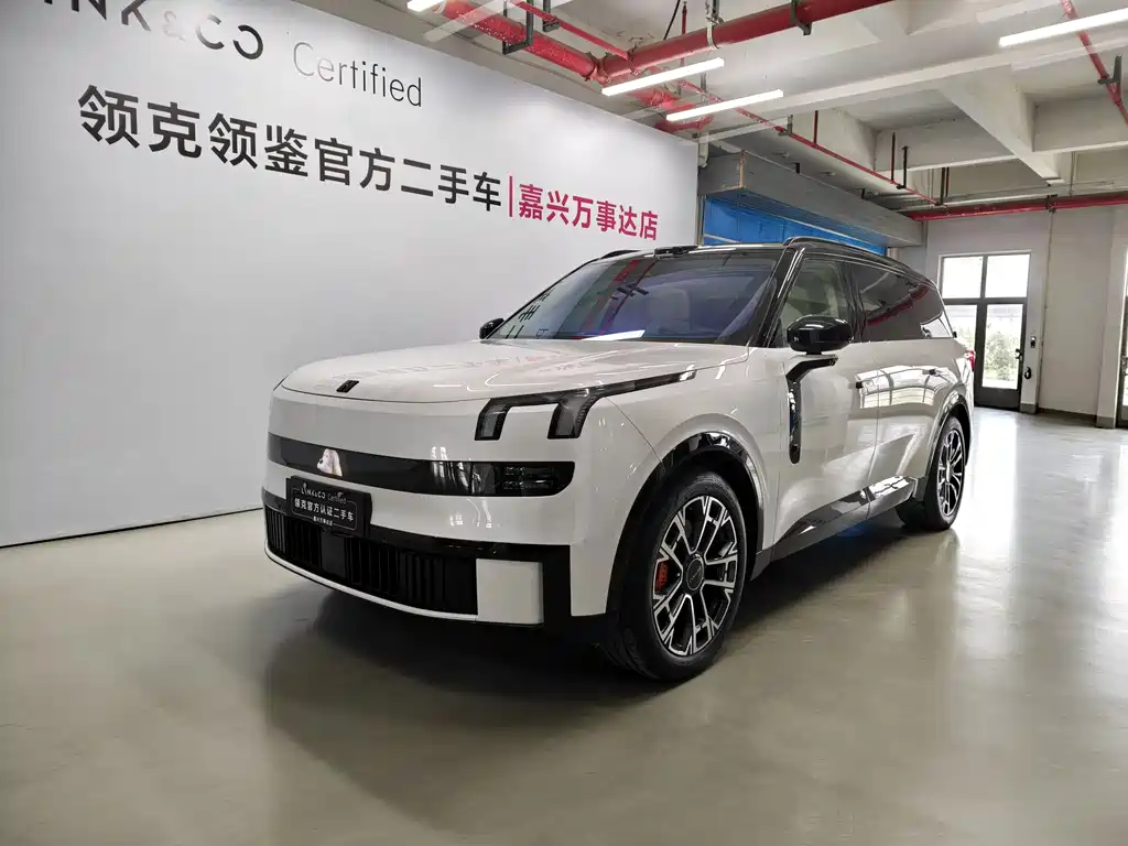Lynk & Co 900 2025