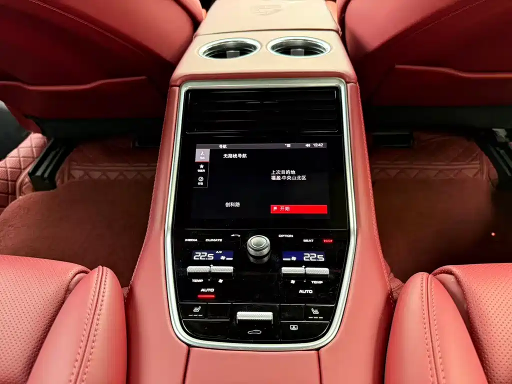 Porsche Panamera 2018 — фото 12