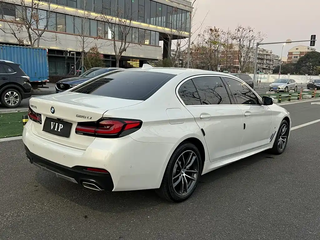 BMW 5 Series 2023 — фото 14
