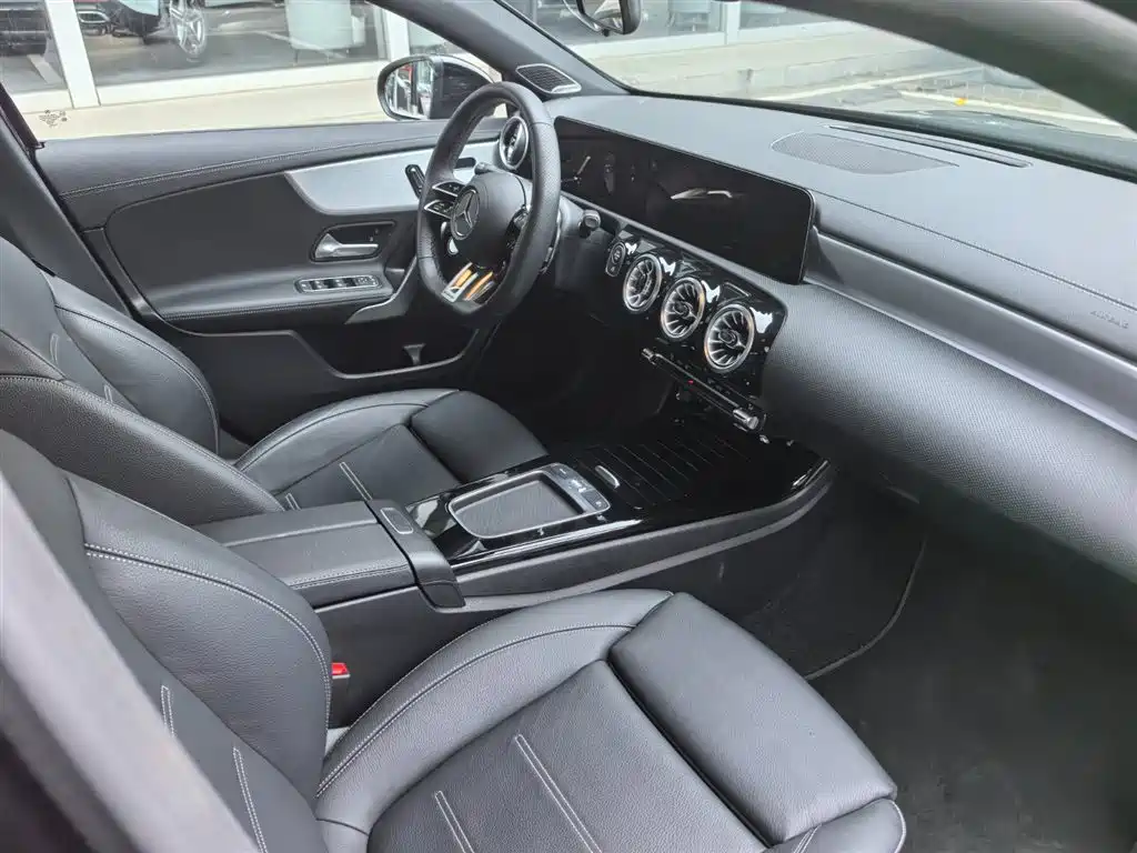 Mercedes-Benz A-Class AMG 2025 — фото 13