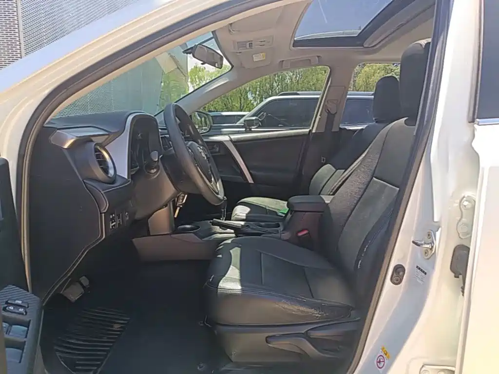 Toyota RAV4 2015 — фото 15