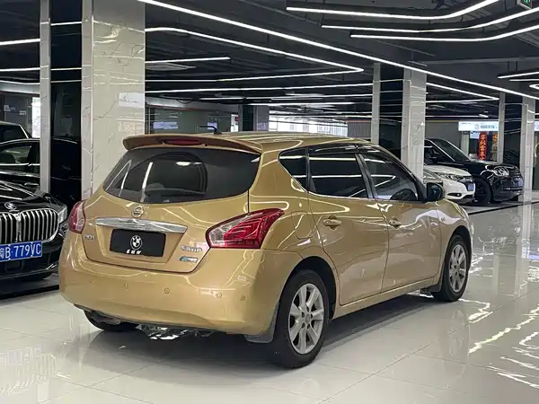 Nissan Tiida 2012