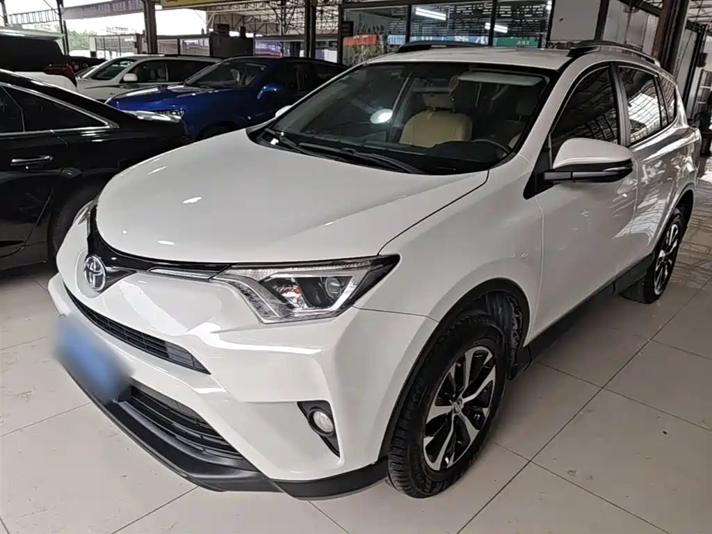 Toyota RAV4 2018 — фото 2