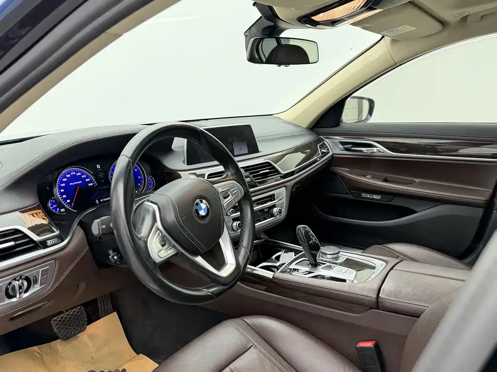 BMW 7 Series 2018 — фото 15