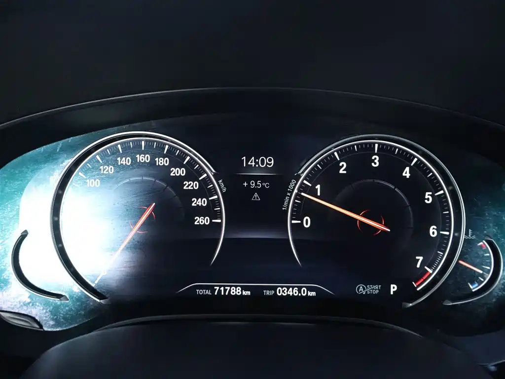 BMW 5 Series 2018 — фото 15