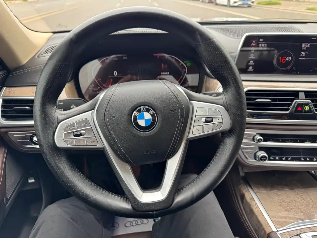 BMW 7 Series 2019 — фото 16