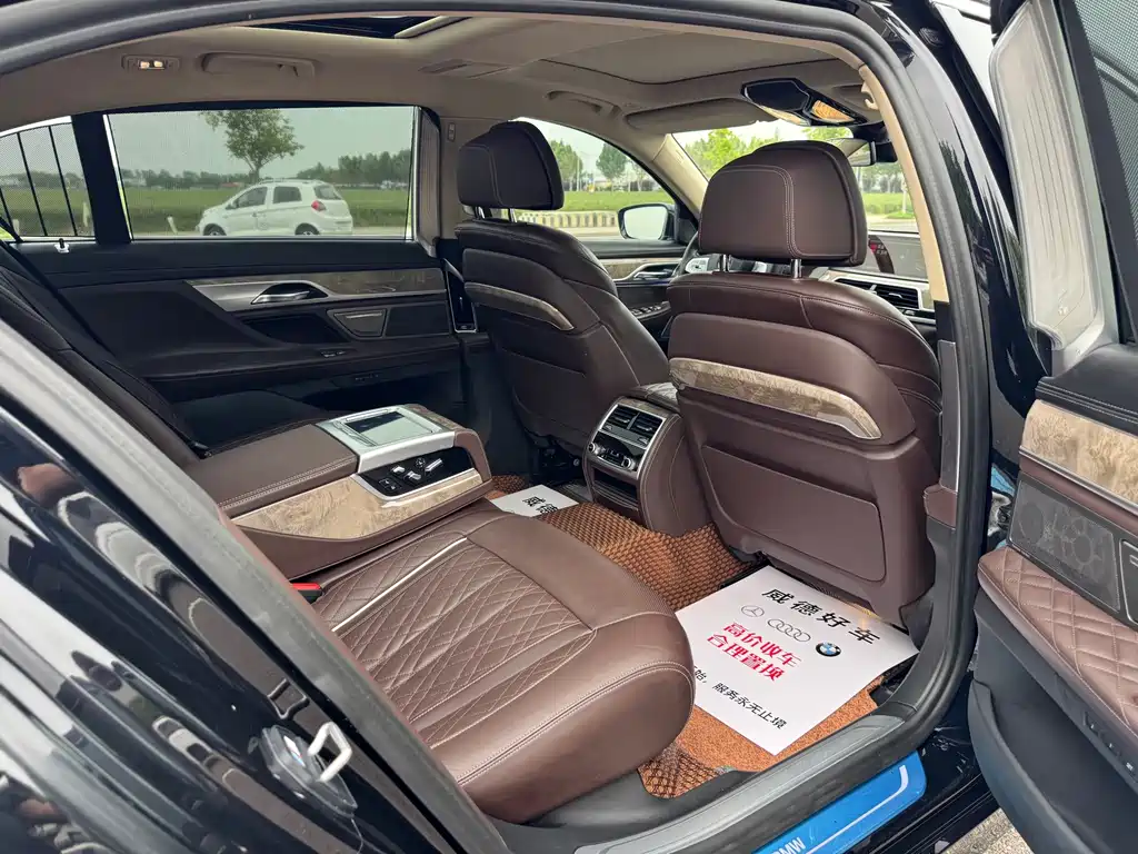 BMW 7 Series 2019 — фото 14