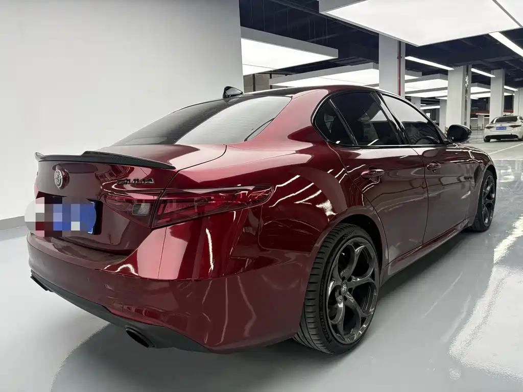 Alfa Romeo Giulia 2020 — фото 17