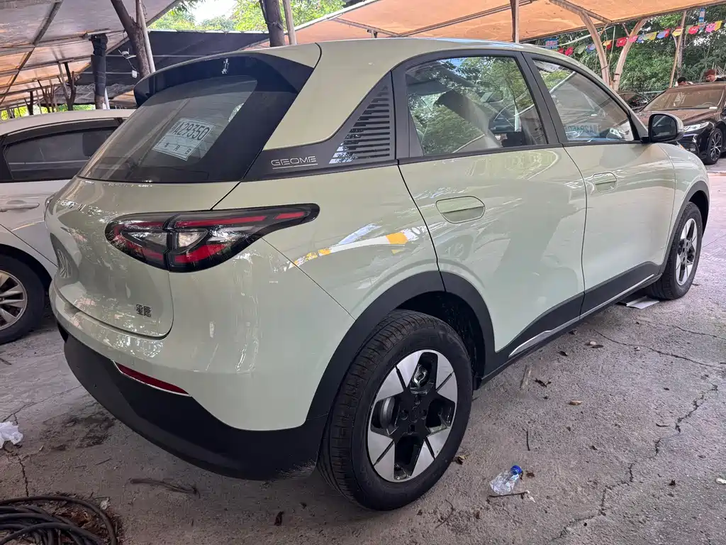 Geely Galaxy Starwish 2025 — фото 10