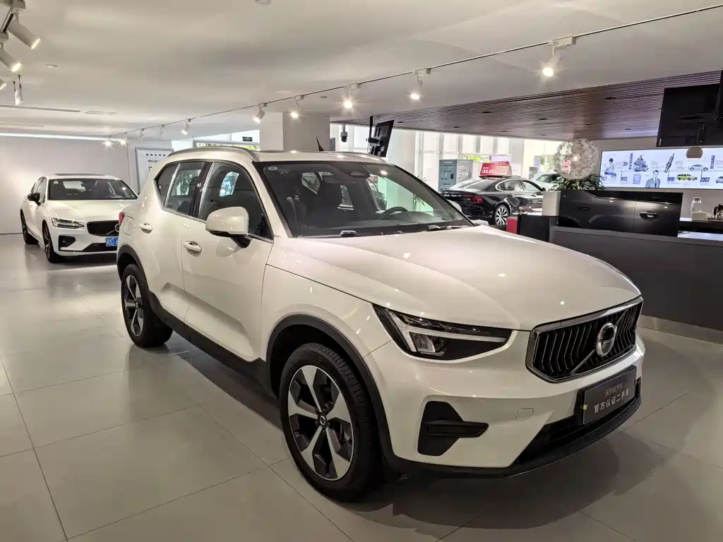 Volvo XC40 2025 — фото 3