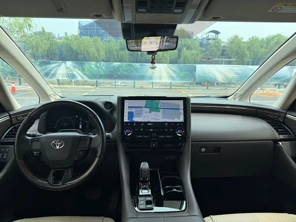 Toyota Alphard 2023 — фото 8
