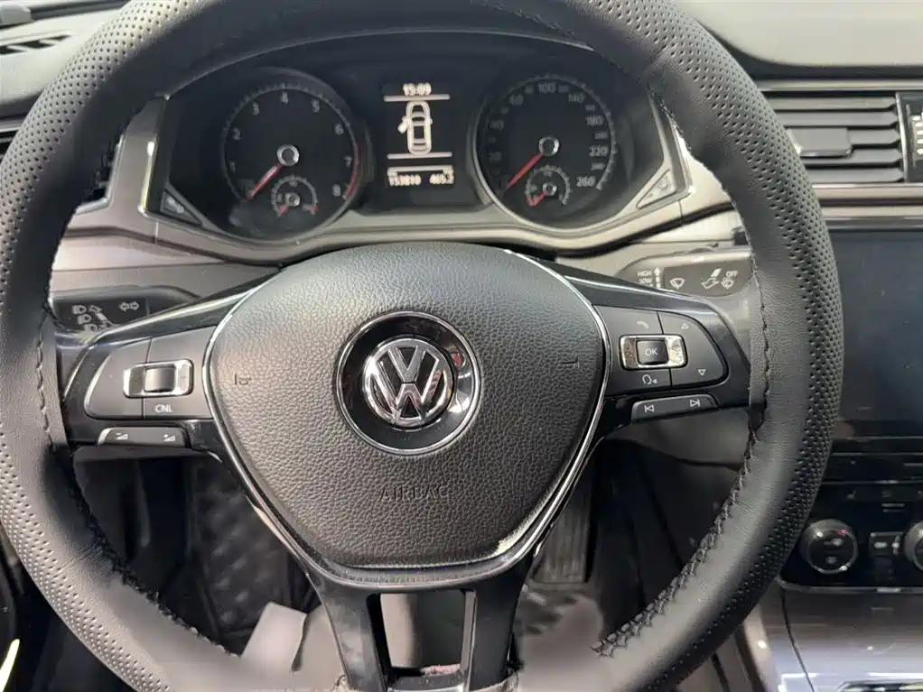 Volkswagen Passat 2017 — фото 16