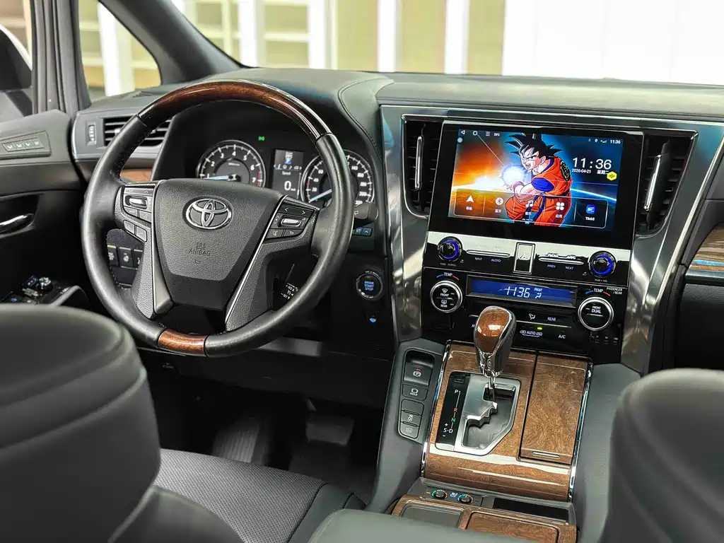 Toyota Alphard 2020 — фото 19