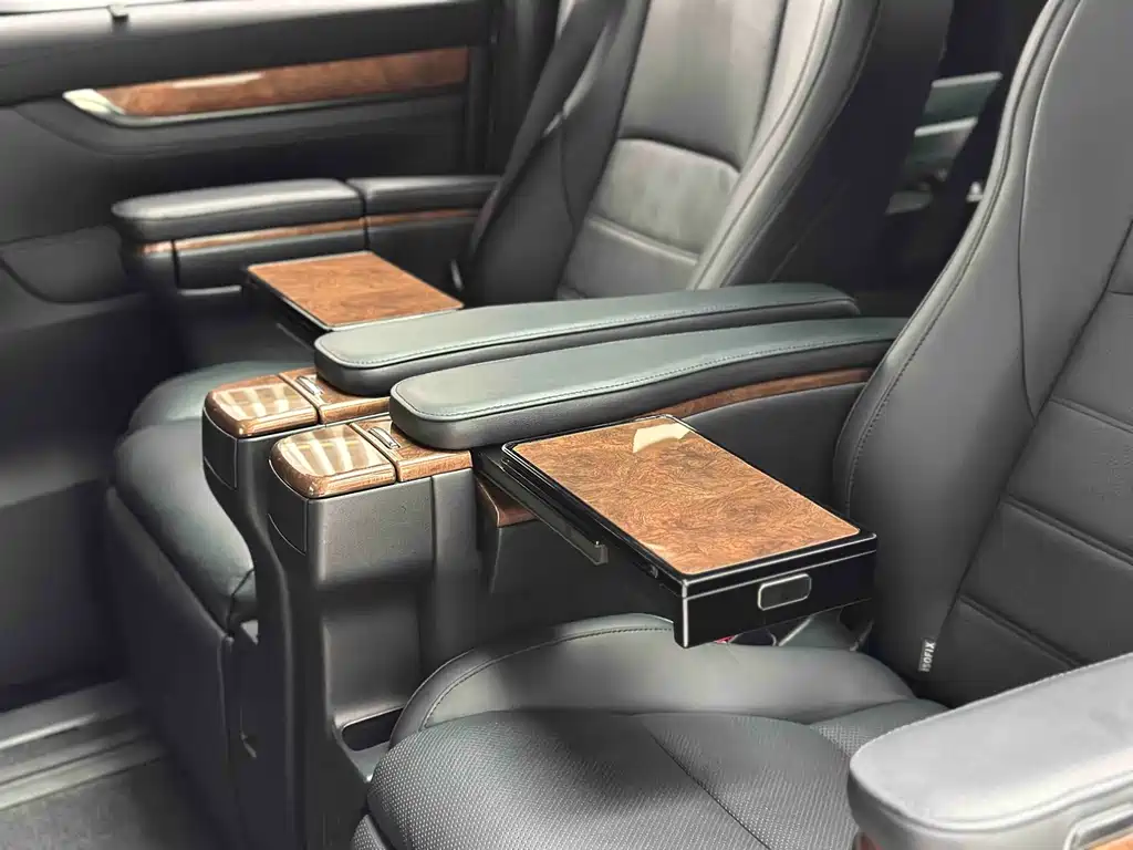 Toyota Alphard 2020 — фото 13