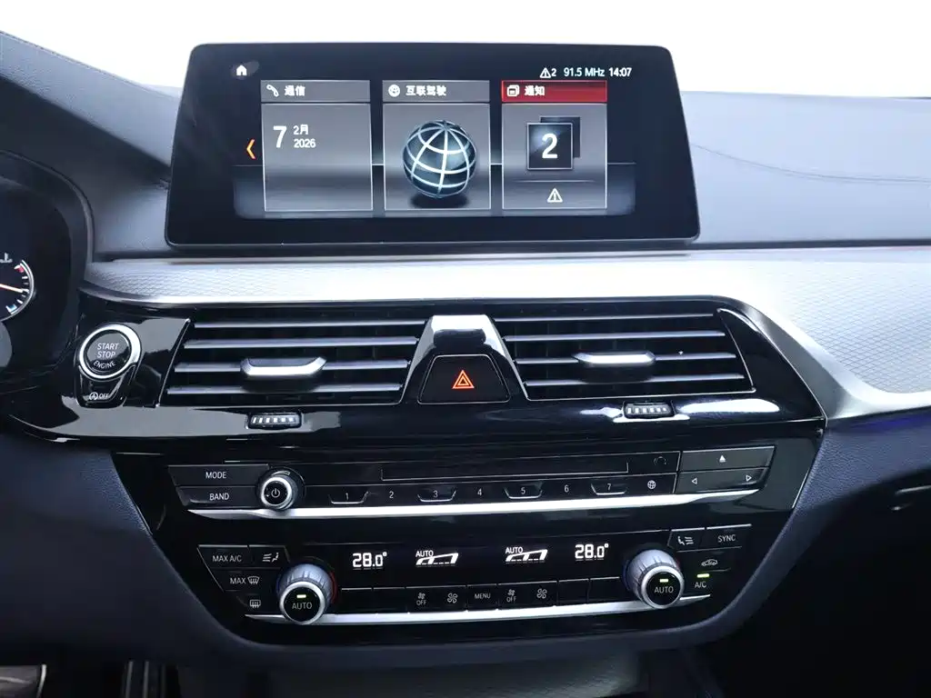 BMW 5 Series 2018 — фото 10